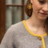 Strickjacke mit Schösserl grau – Bild 3