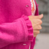 Strickjacke mit Schösserl pink – Bild 3