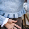 Rüschenjacke mit Hakenverschluss – Bild 3