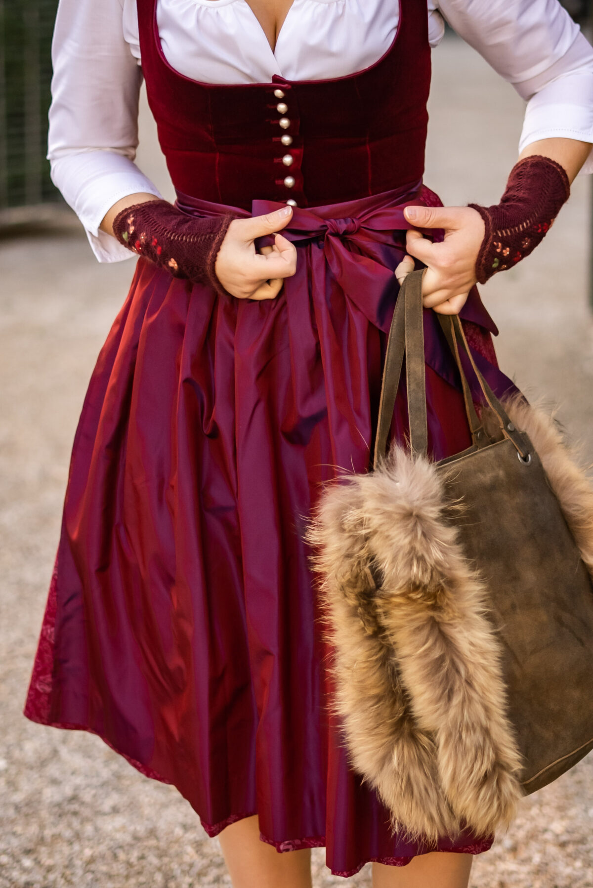 Dirndl Sophia aus Samt & Seide – Bild 4