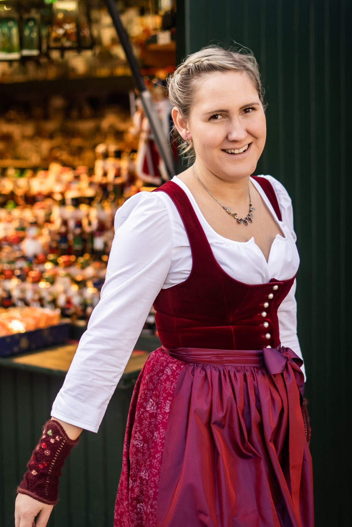 Dirndl Sophia aus Samt & Seide – Bild 8