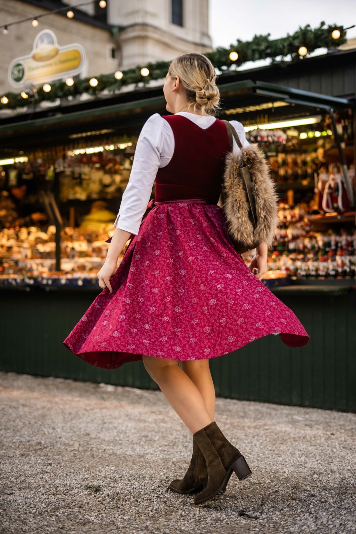 Dirndl Sophia aus Samt & Seide – Bild 7