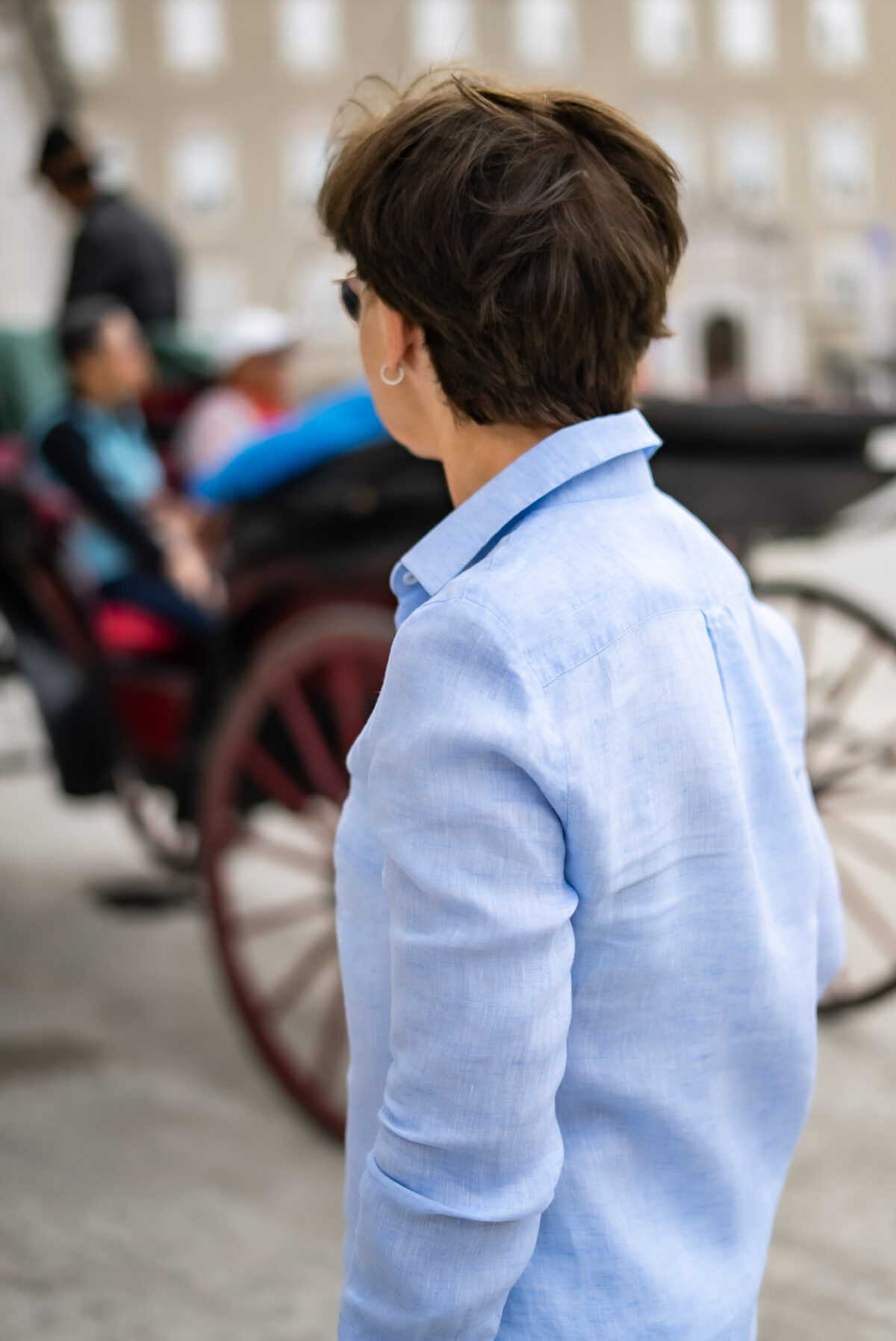 Leinenbluse mit Stick – Bild 3