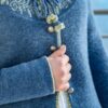 Strickjacke mit Bordüre blau – Bild 3