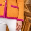 Strickjacke in Walk orange mit pink – Bild 7