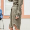 Blusenkleid in Leinen oliv – Bild 2