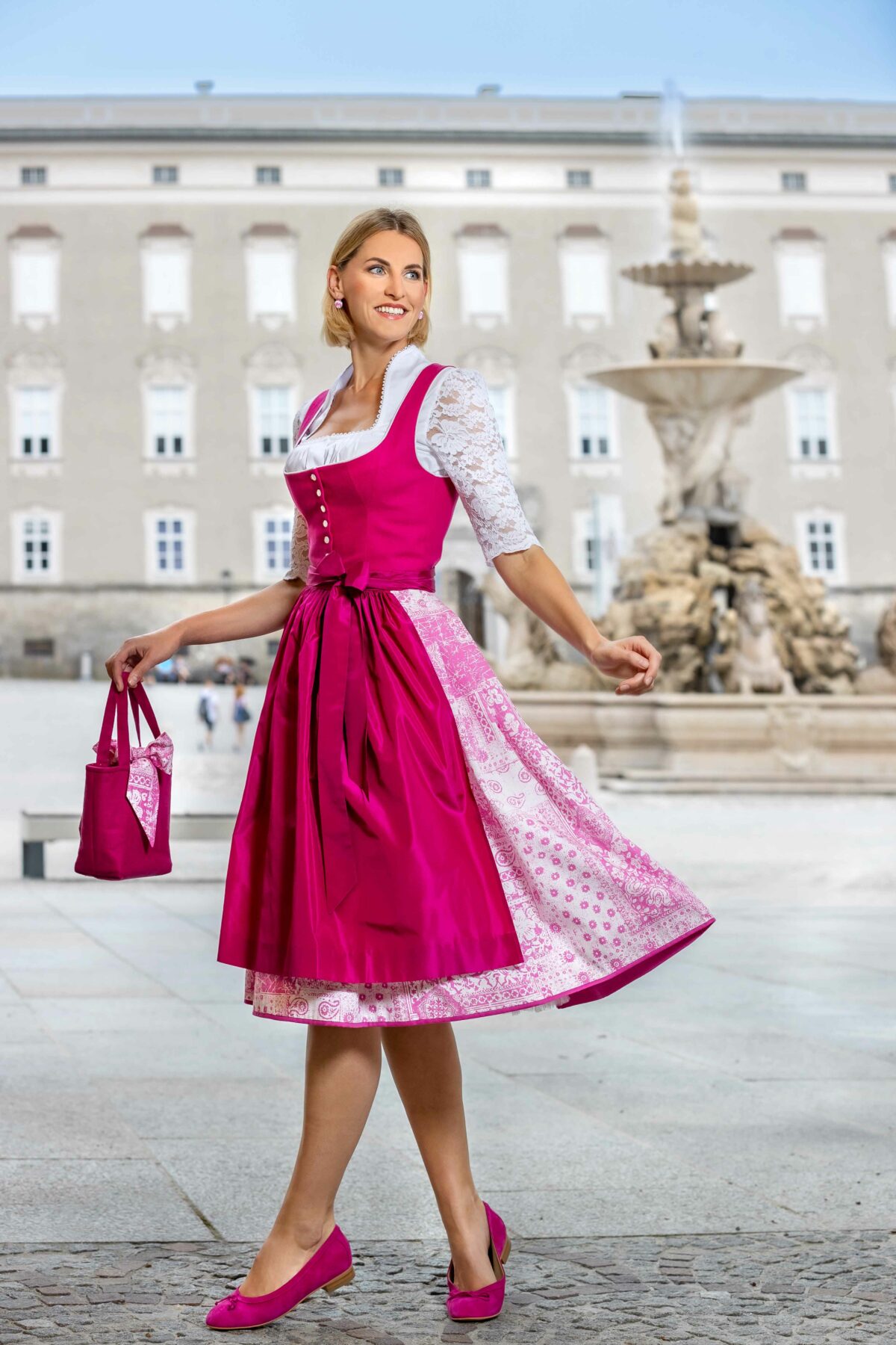 Dirndl "Rosa" mit Seidenschürze