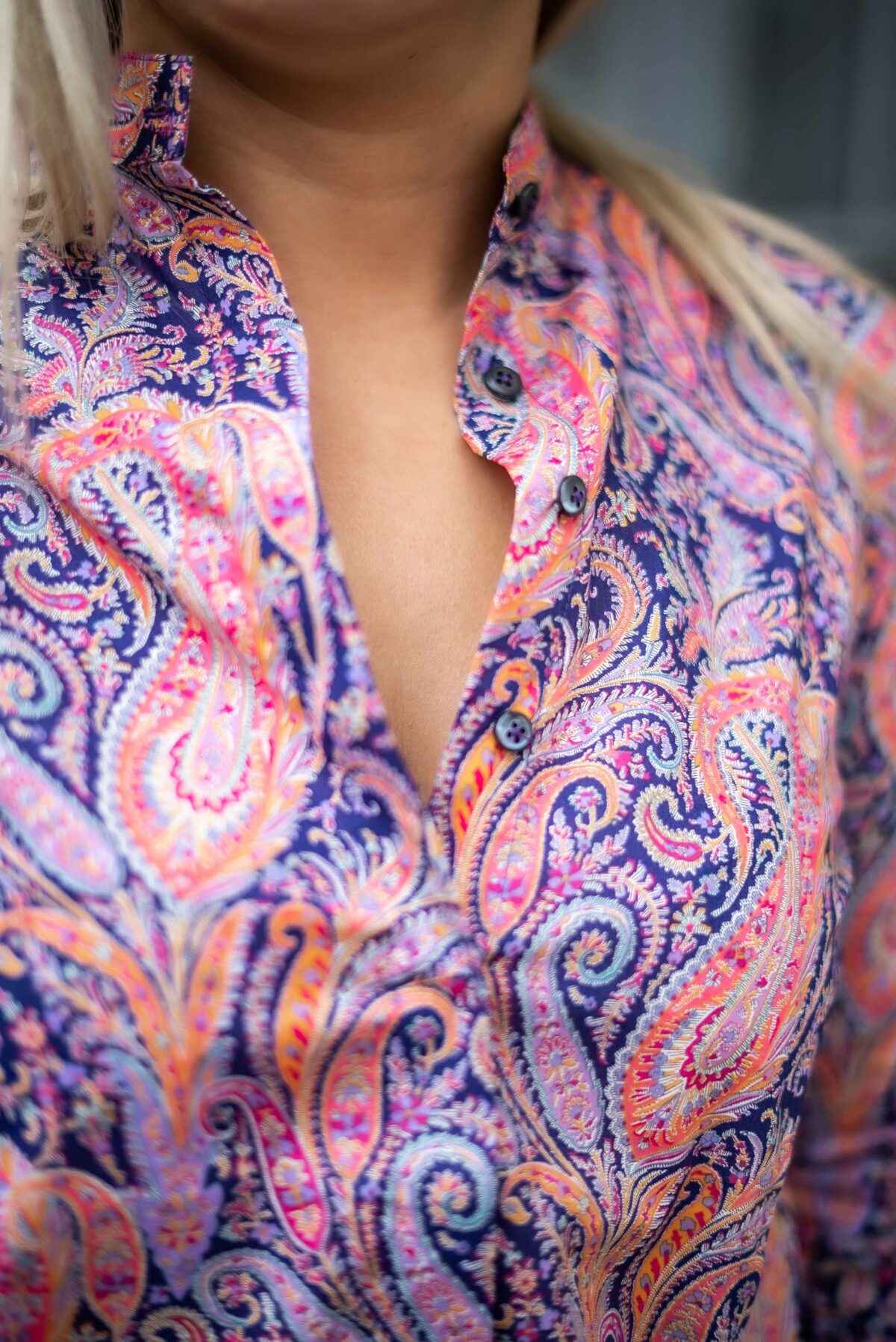 Bluse mit verdeckter Knopfleiste