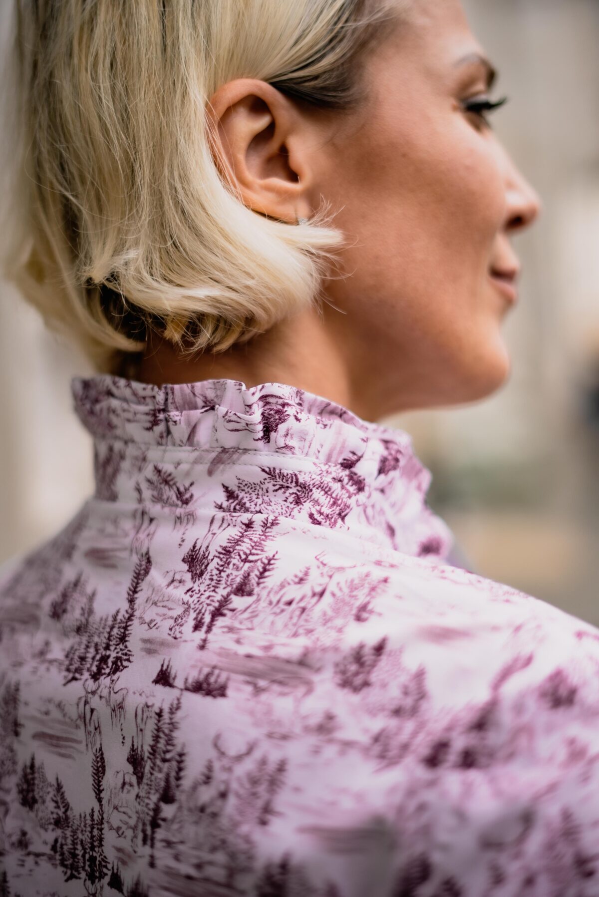 Hirschbluse mit Rüschenkragen – Bild 2