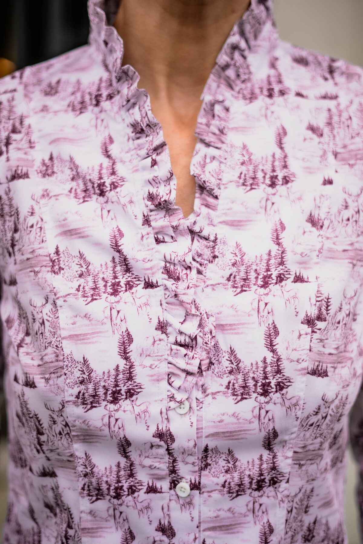 Hirschbluse mit Rüschenkragen – Bild 3