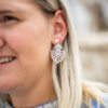 Rundhalspulli mit Kellerfalte am Rücken – Bild 3