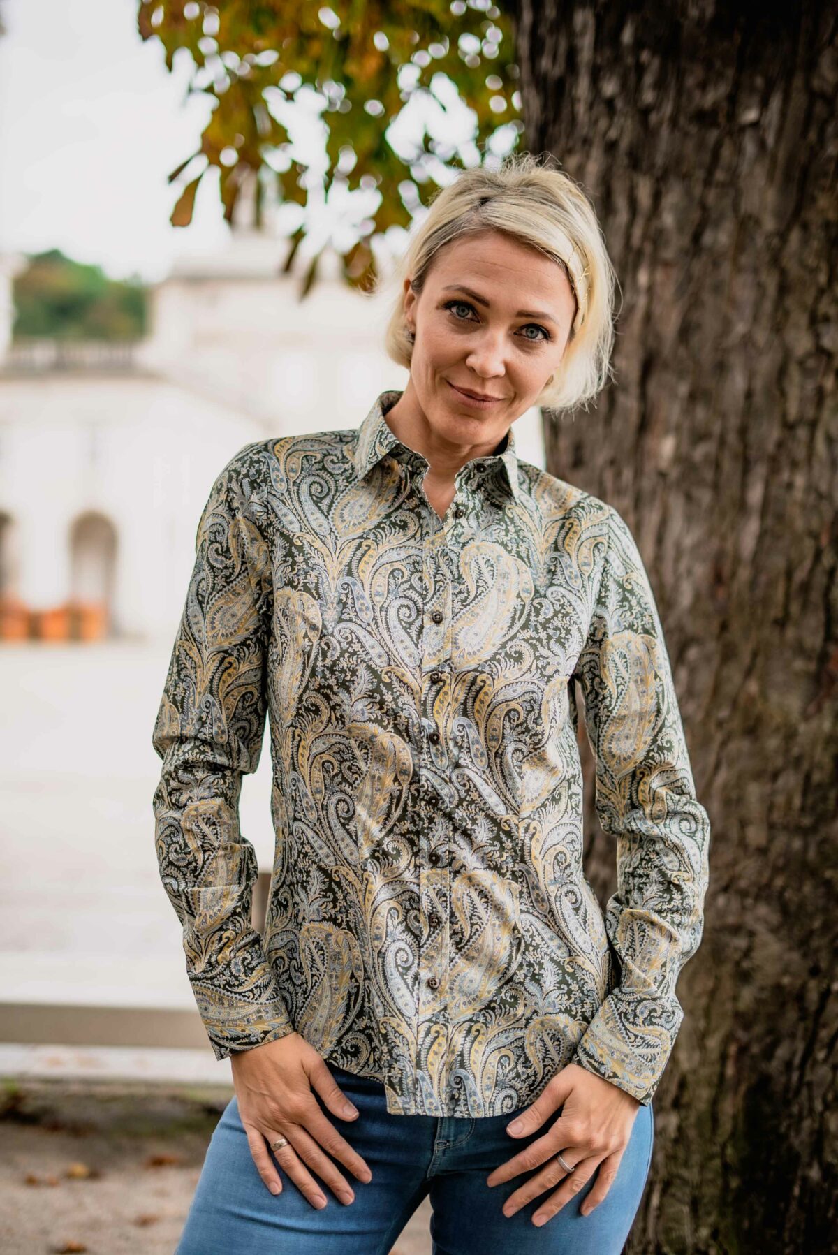 Damenbluse mit Paisleydruck