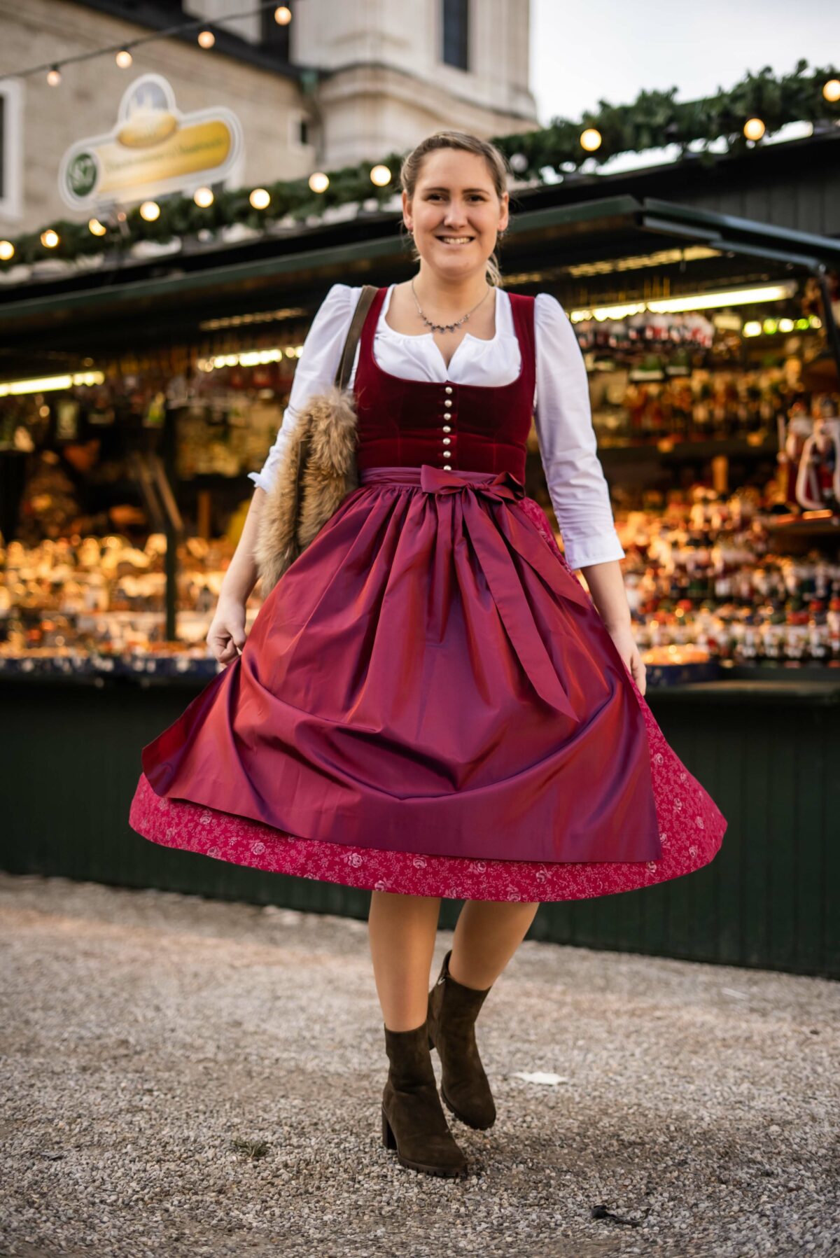 Dirndl Sophia aus Samt & Seide