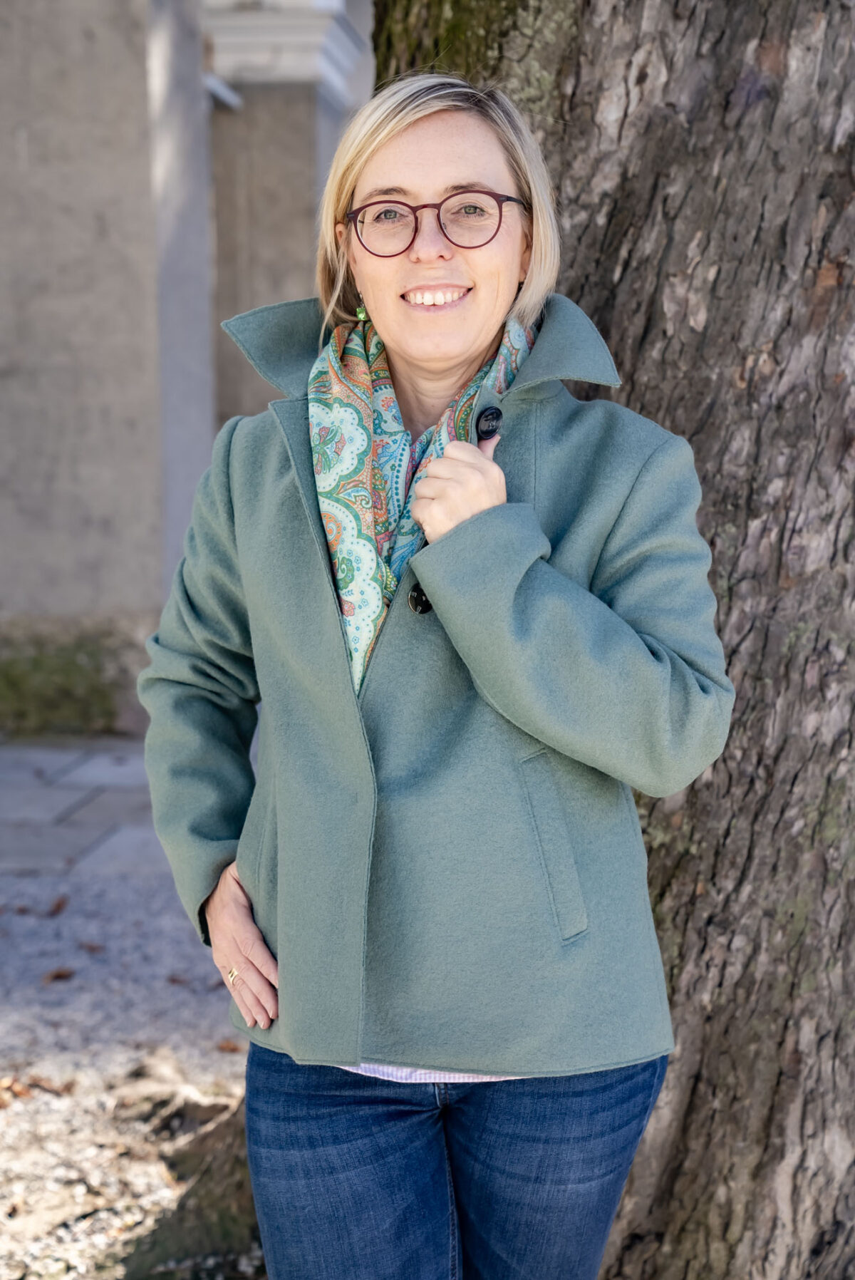 Damenjacke mit Kellerfalte