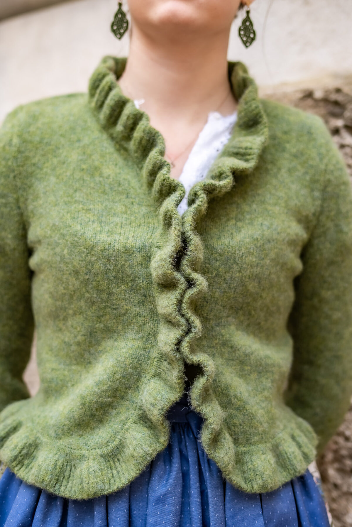 Rüschenjacke Salbei – Bild 2