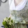 Festtagsdirndl mit Seidenschürze – Bild 2