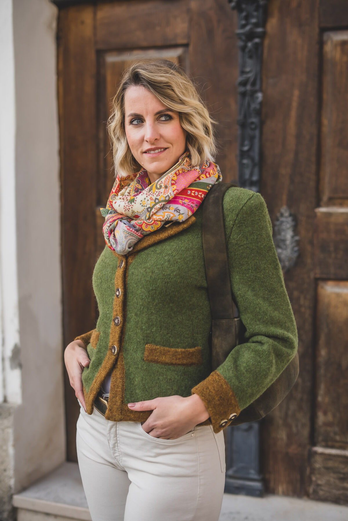 Strickjacke mit Revers – Bild 2