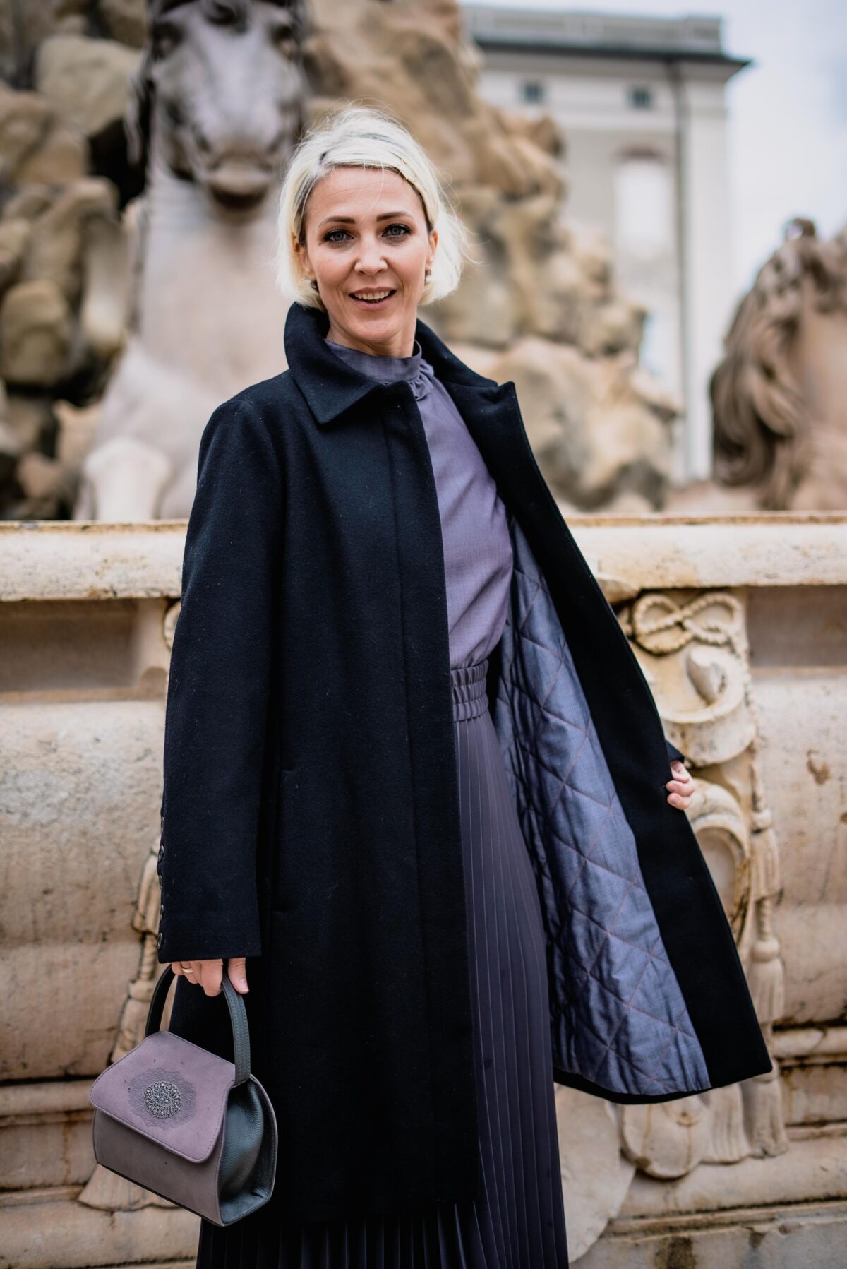 Lodenmantel mit Kellerfalte schwarz – Bild 2