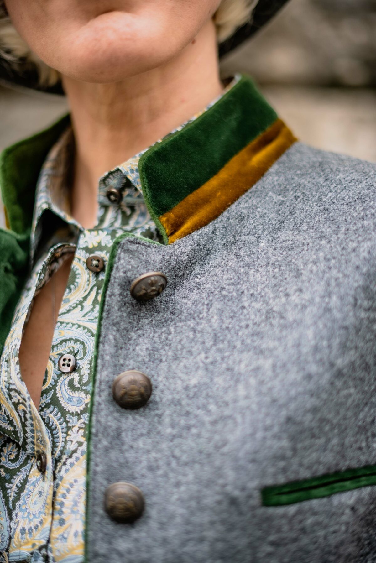 Lodenjacke mit Samtstehkragen grau – Bild 6