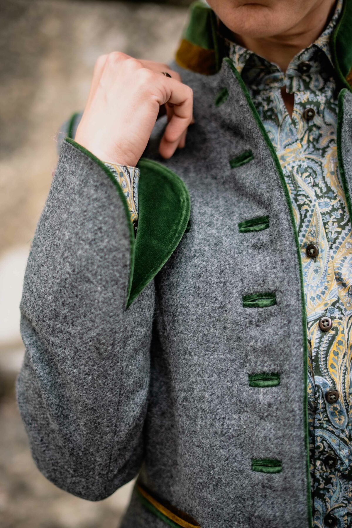 Lodenjacke mit Samtstehkragen grau – Bild 4