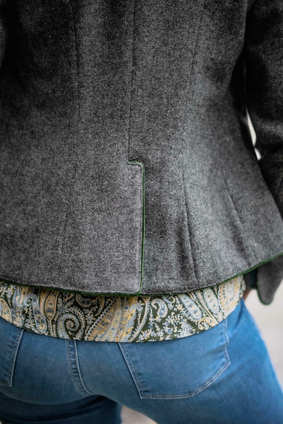 Lodenjacke mit Samtstehkragen grau – Bild 5