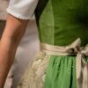 Lodendirndl mit Seidenschürze – Bild 2