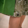 Lodendirndl mit Seidenschürze – Bild 5