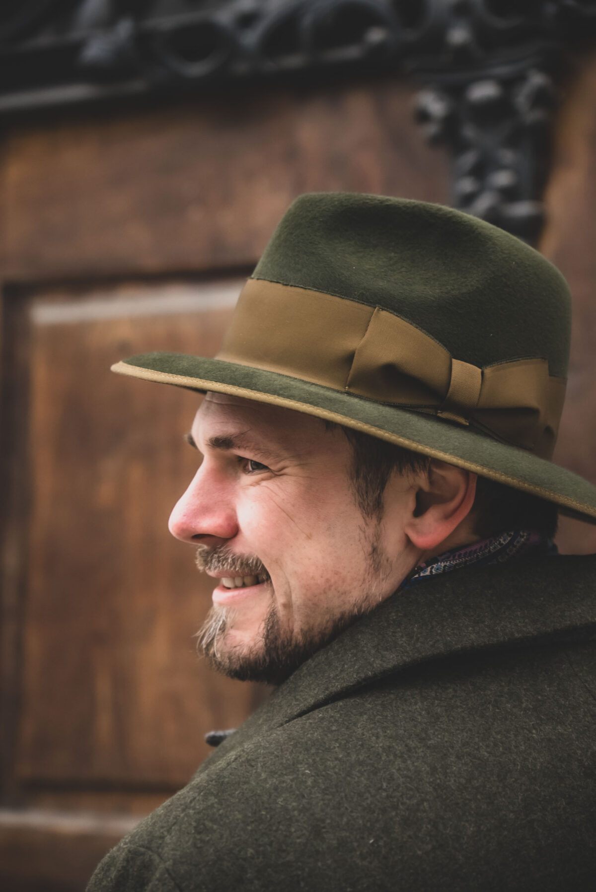 Hut mit Ripsband olive
