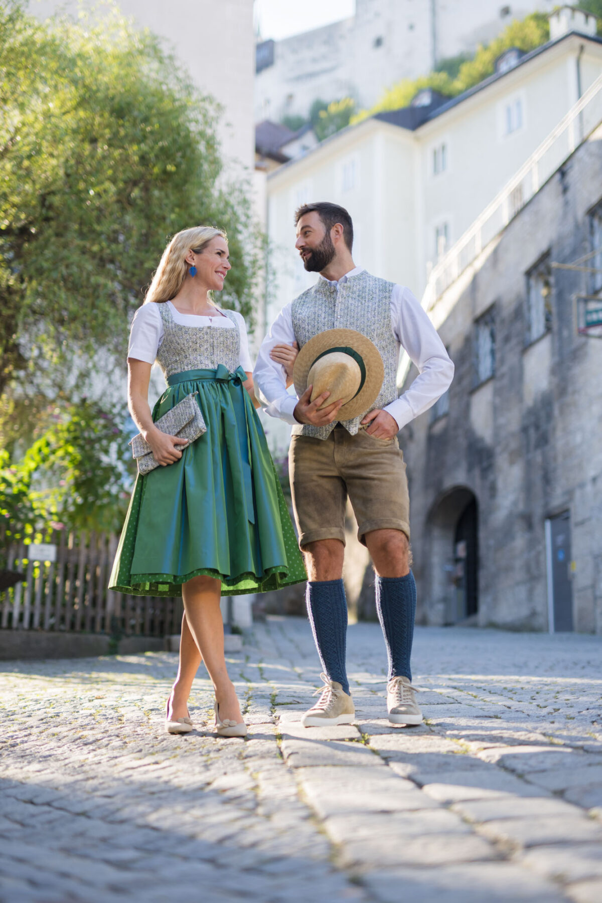 Heimatwerk Dirndl mit Leinenoberteil