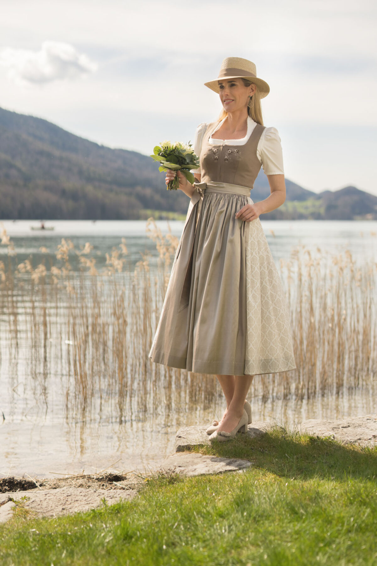Heimatwerk Dirndl mit Handstickerei