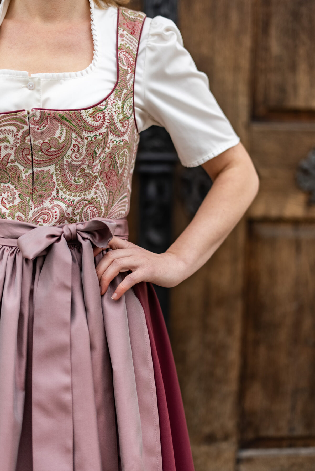 Heimatwerk Dirndl mit Seidenschürze