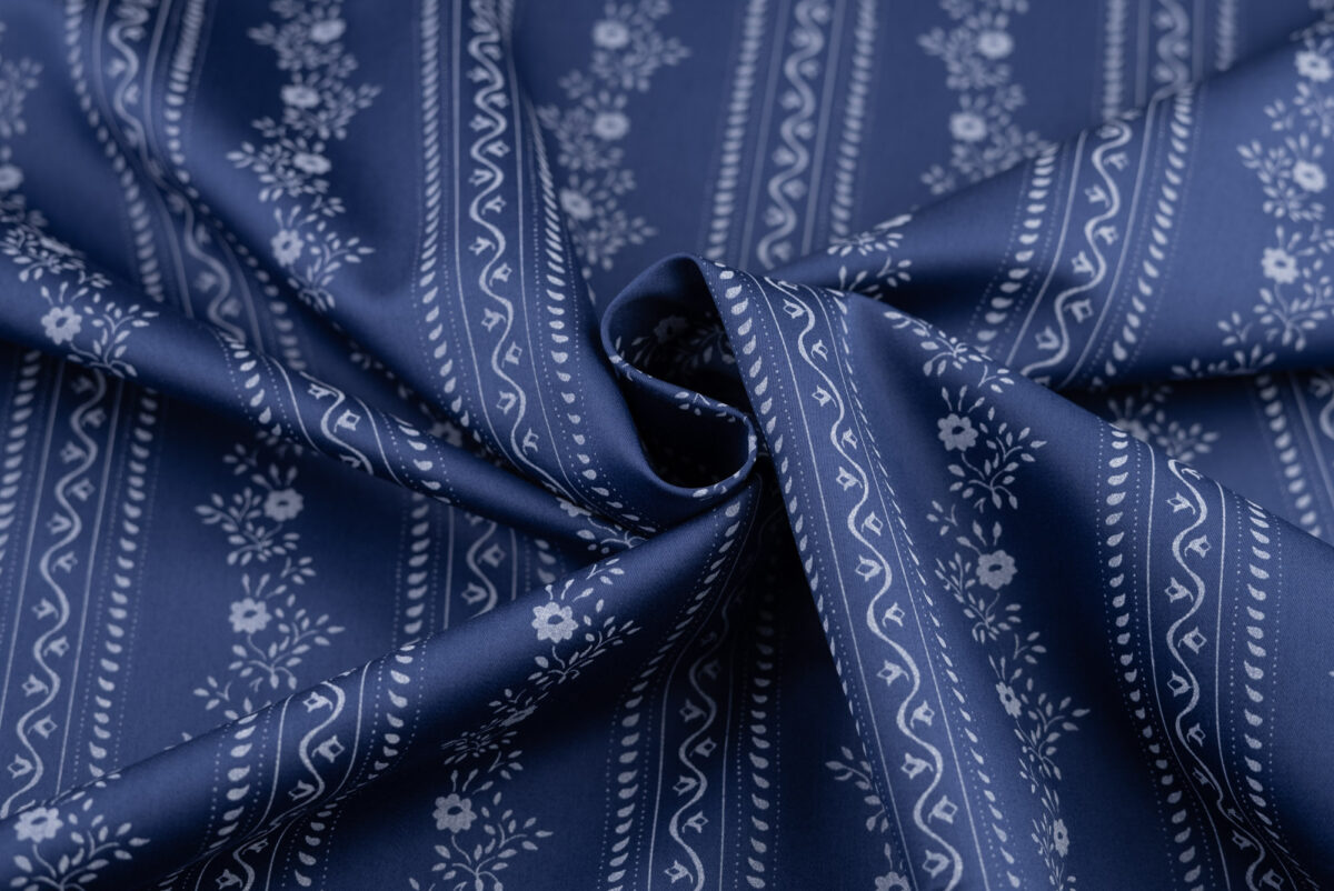 Baumwollsatin blau Modeldruck