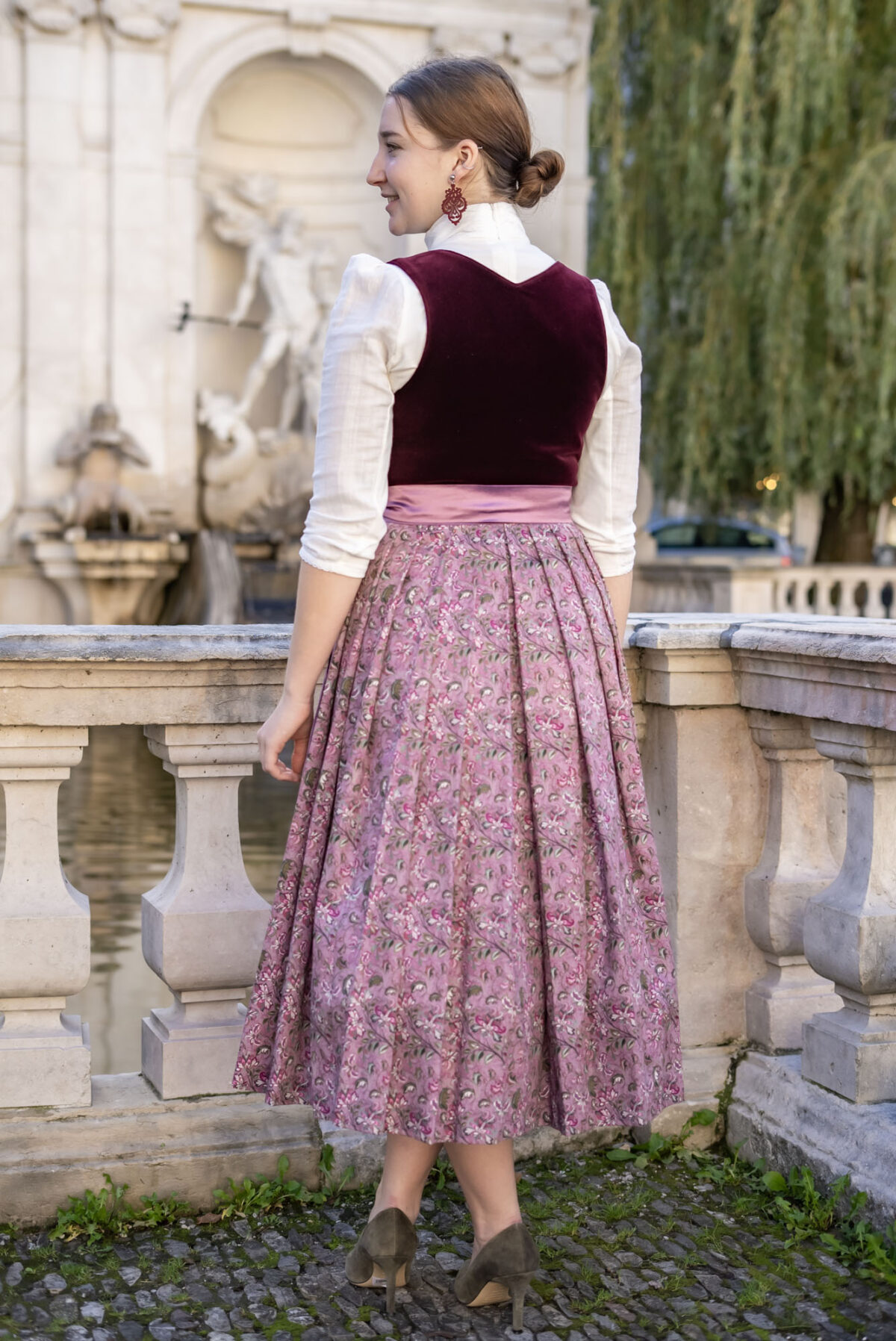 Heimatwerk Samtdirndl Sinfonie – Bild 4