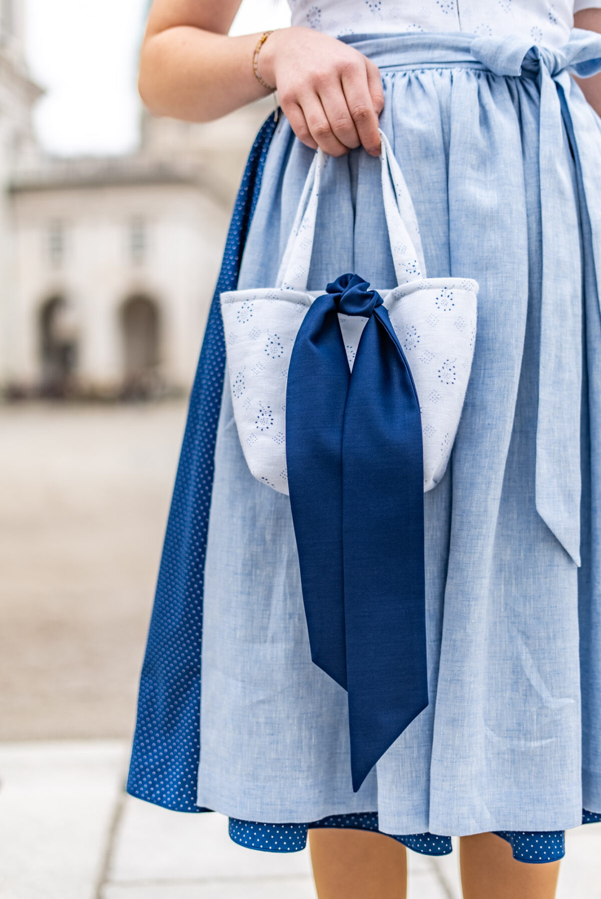 Heimatwerk Dirndl Vergissmeinnicht – Bild 4