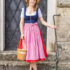 Heimatwerk Jeansdirndl mit Bettzeugschürze – Bild 4