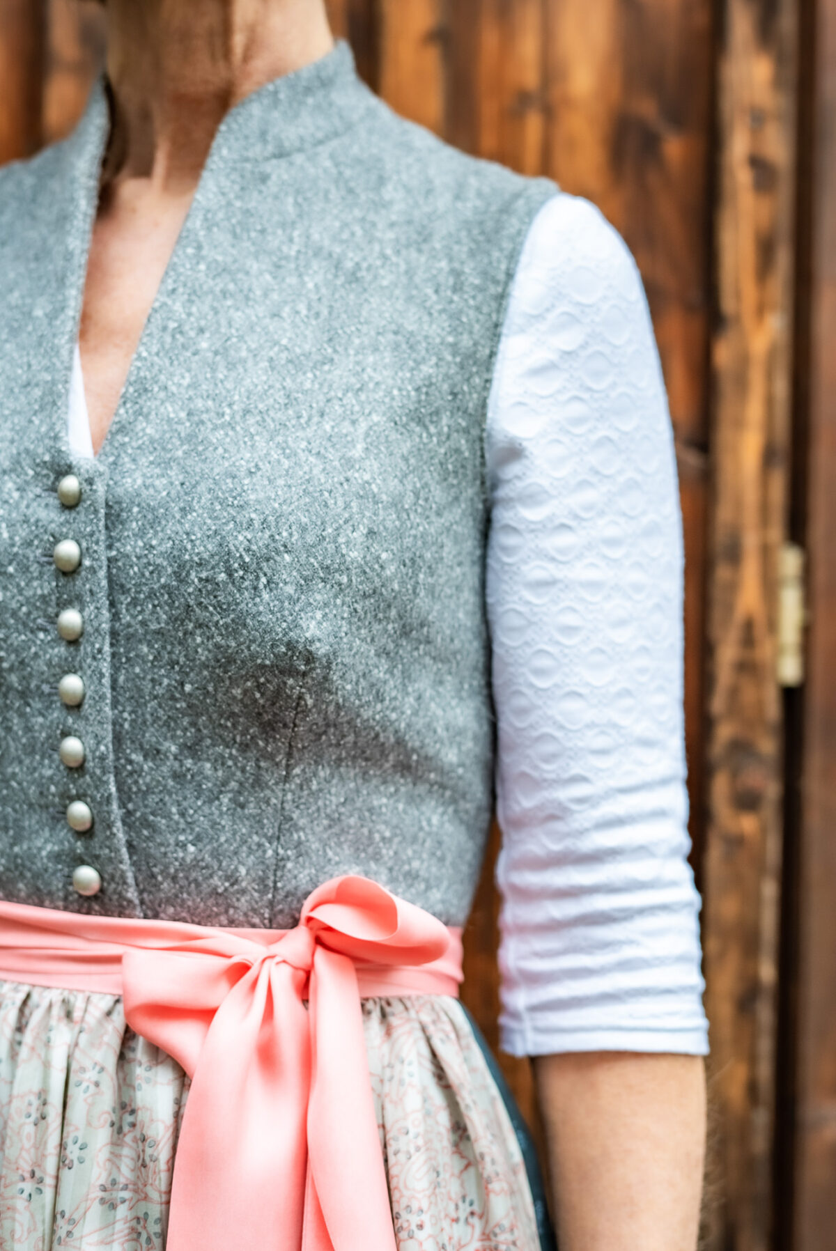 Heimatwerk Dirndl mit Alpakaloden – Bild 5