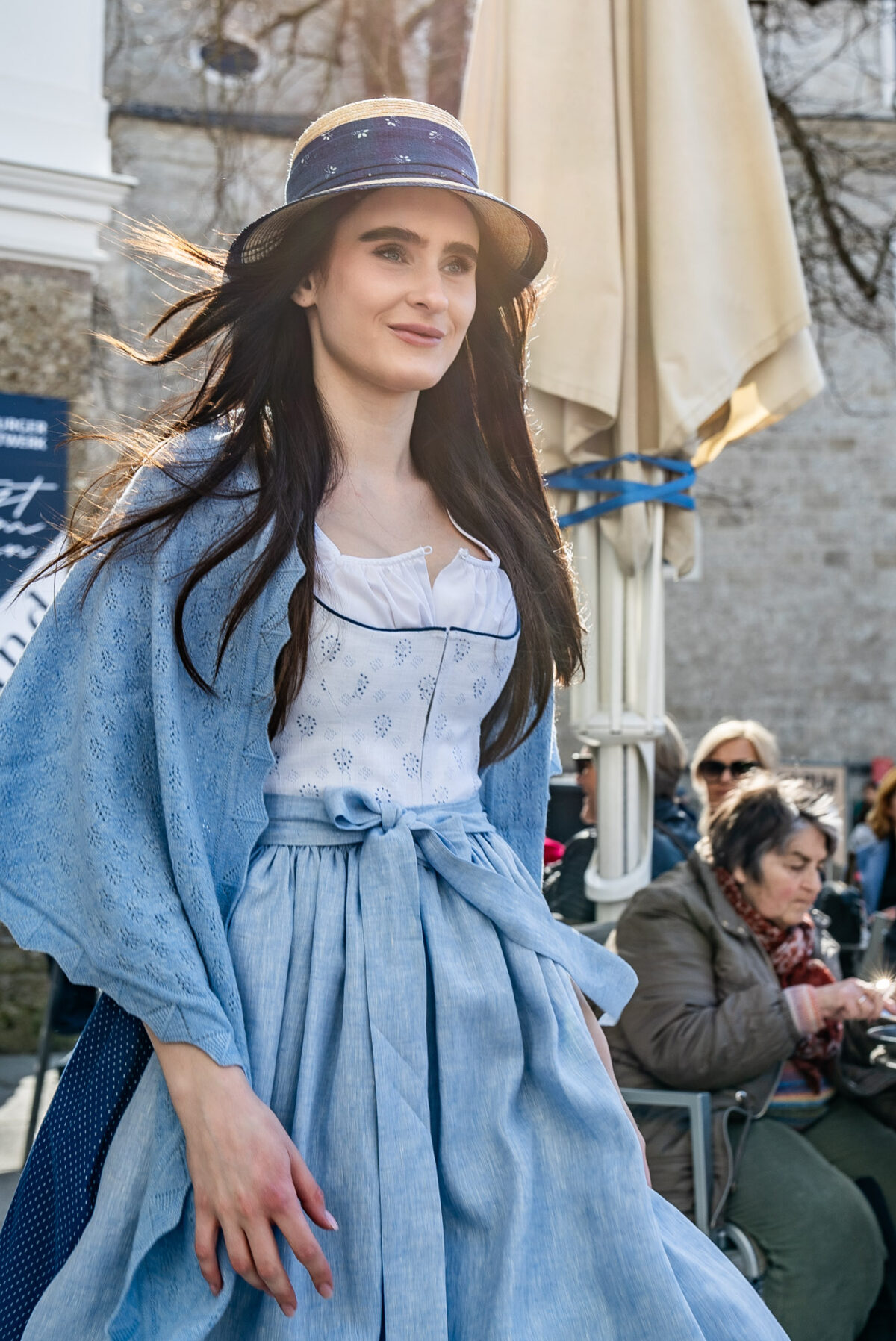 Heimatwerk Dirndl Vergissmeinnicht – Bild 5