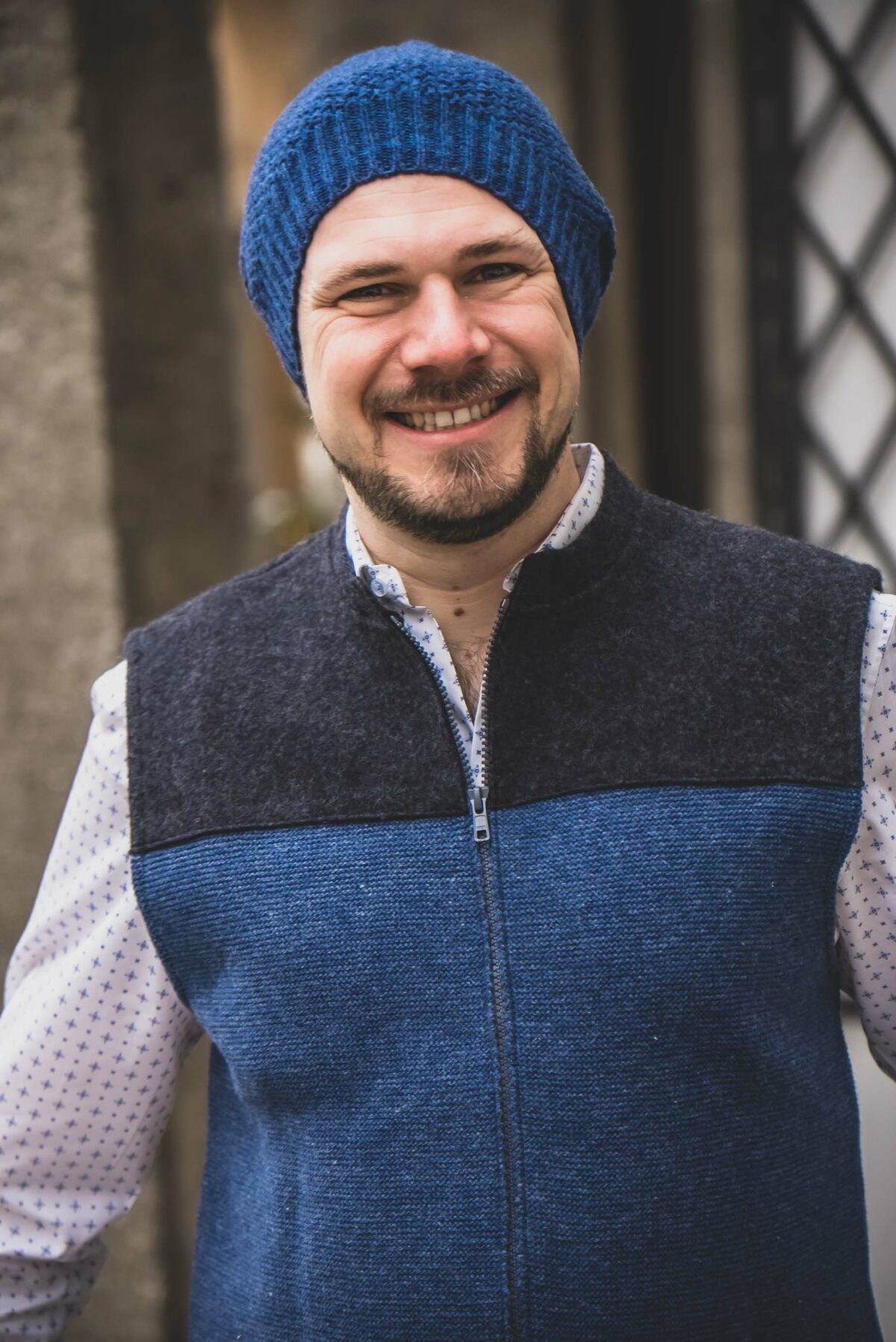 Herrengilet in Strick mit Loden – Bild 2