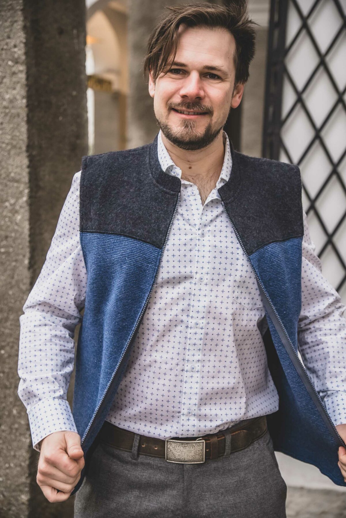 Herrengilet in Strick mit Loden – Bild 5