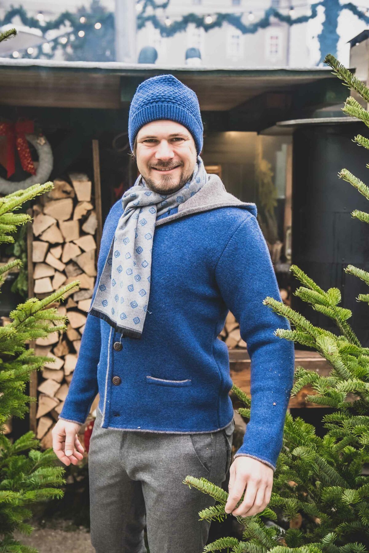 Herrenstrickjacke mit Kapuze – Bild 2