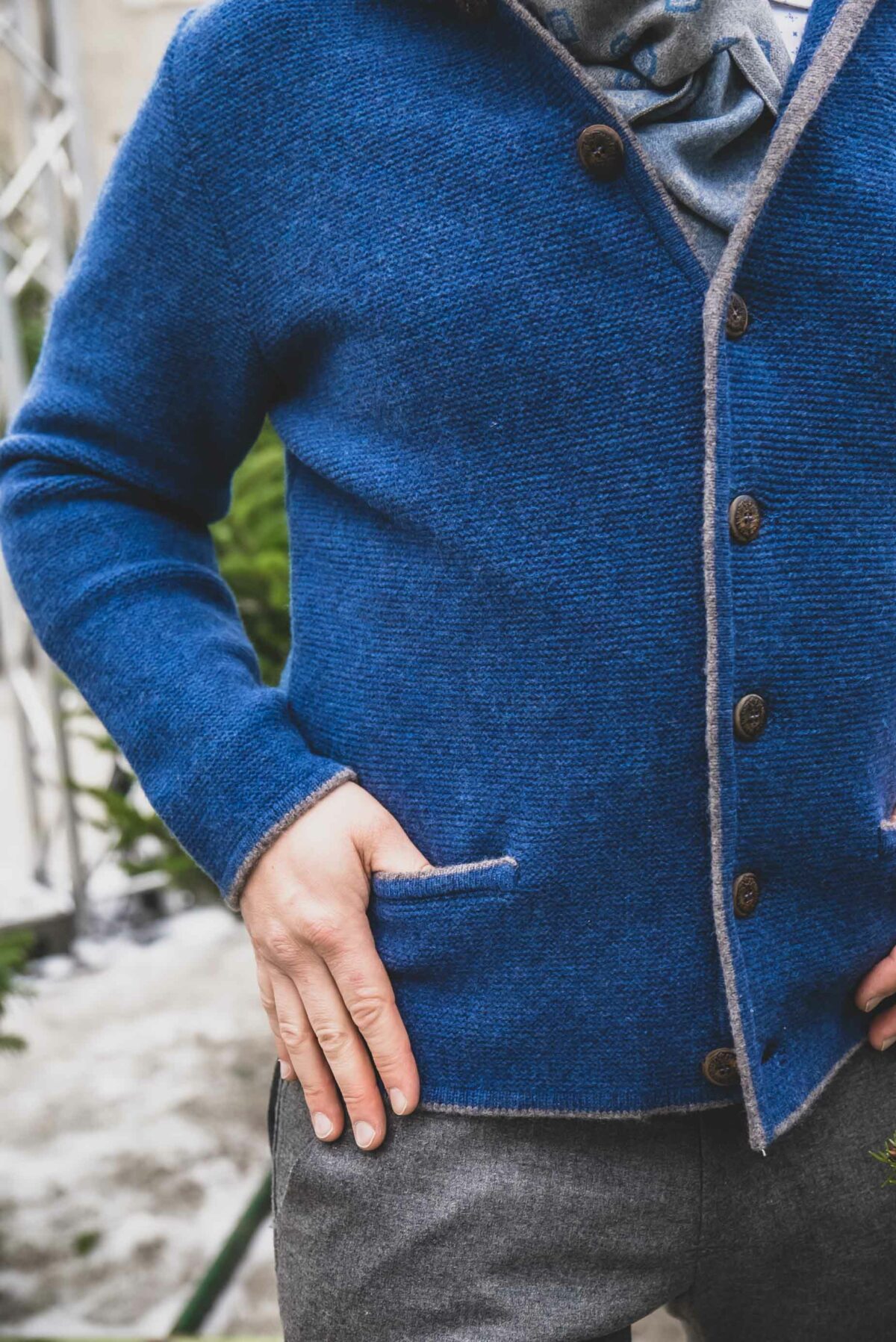 Herrenstrickjacke mit Kapuze – Bild 3
