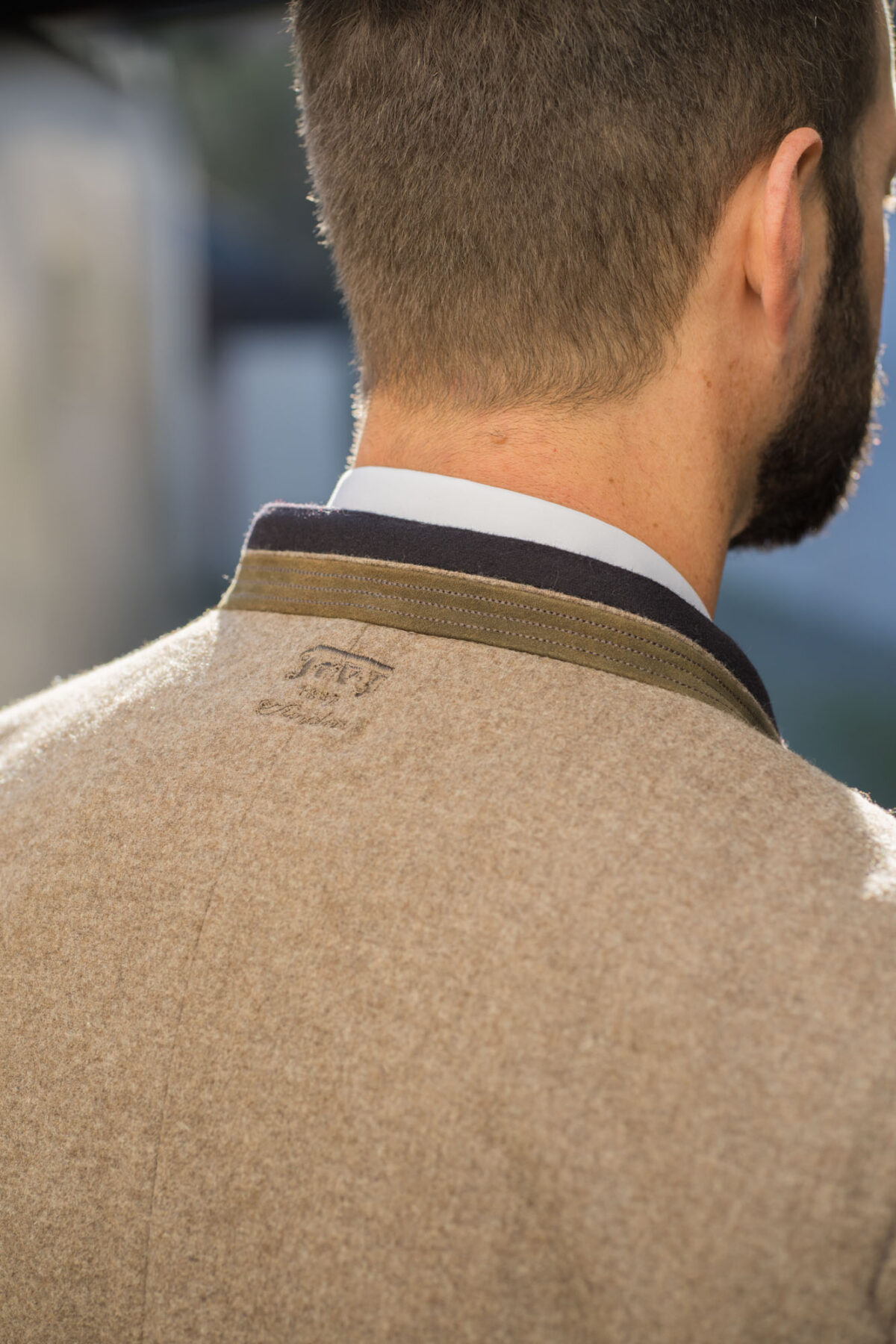 Herrenjacke aus Schurwolle mit Lederpatches – Bild 3