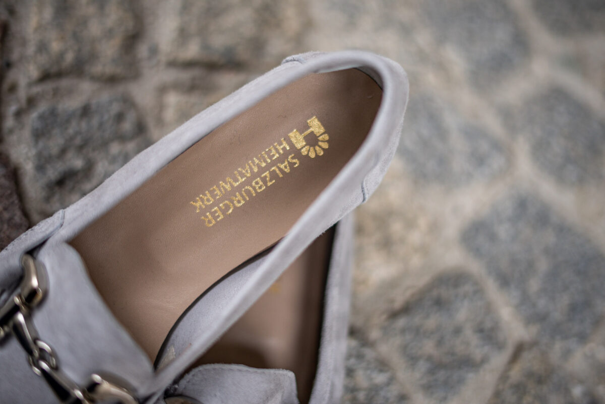 Lederloafer mit Schnalle grau – Bild 3
