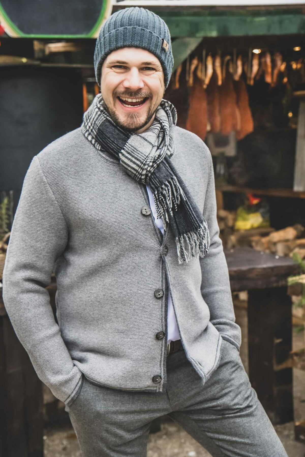 Herrenstrickjacke grau