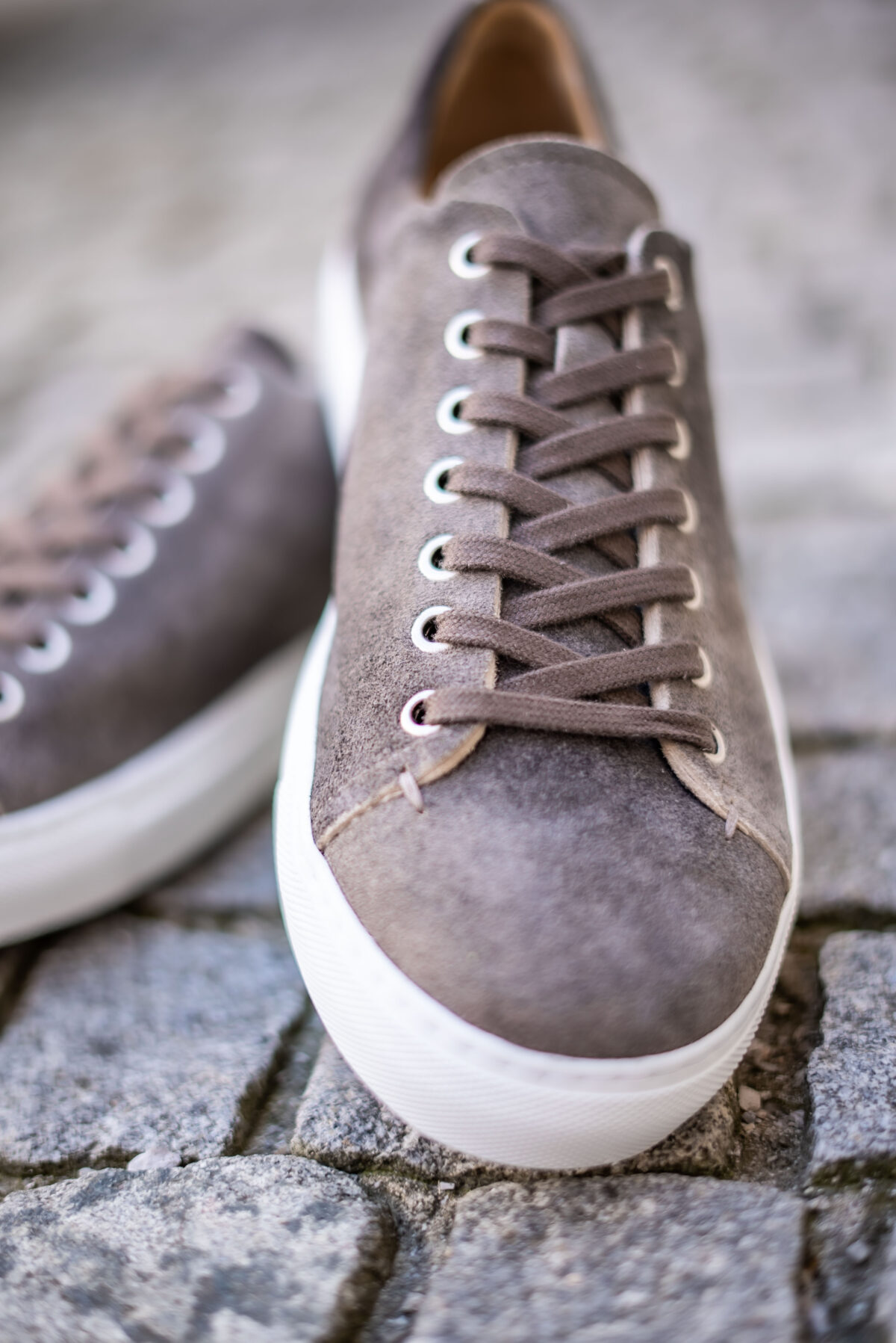 Sneaker in Antikbock – Bild 2
