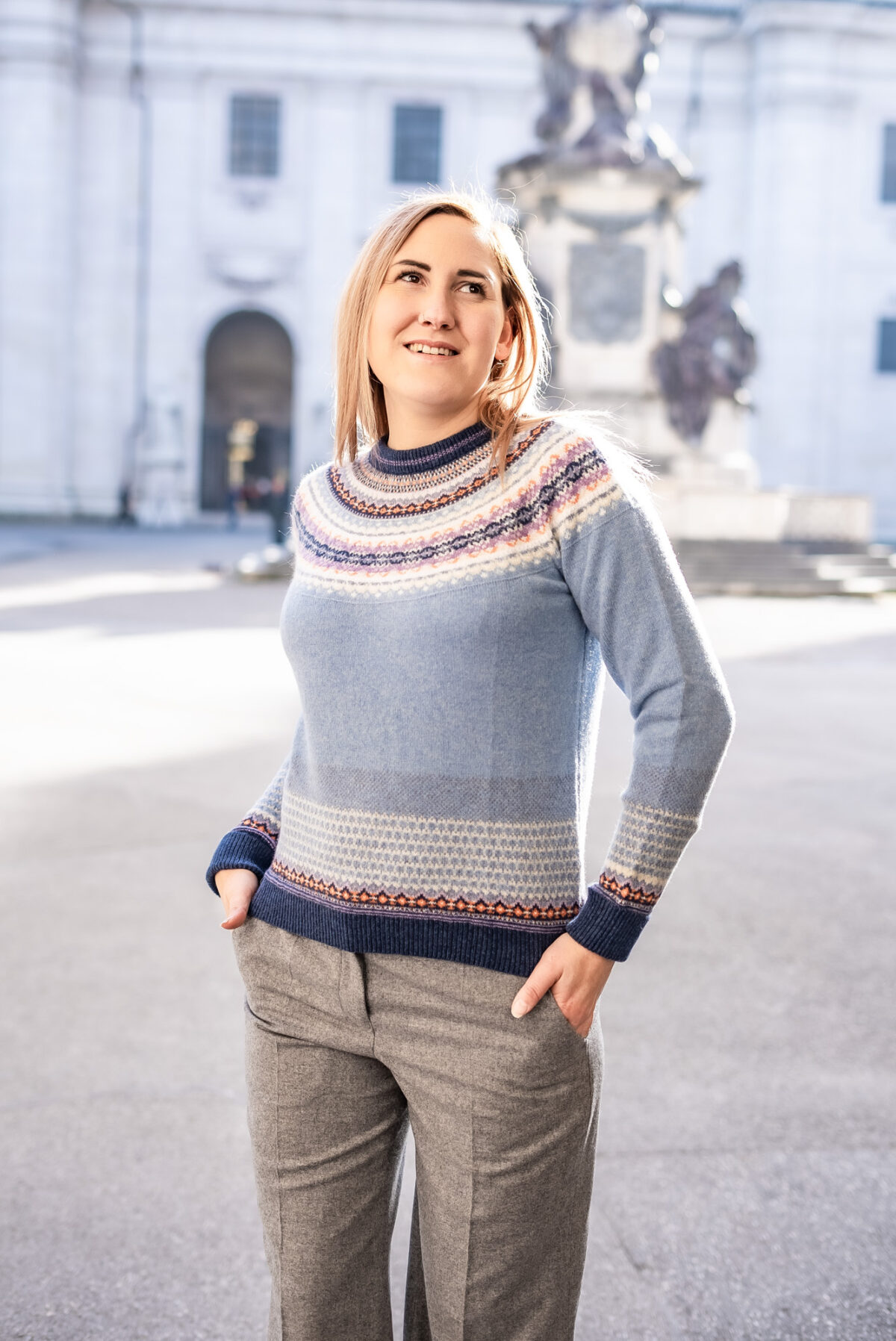Strickpulli blau gemustert