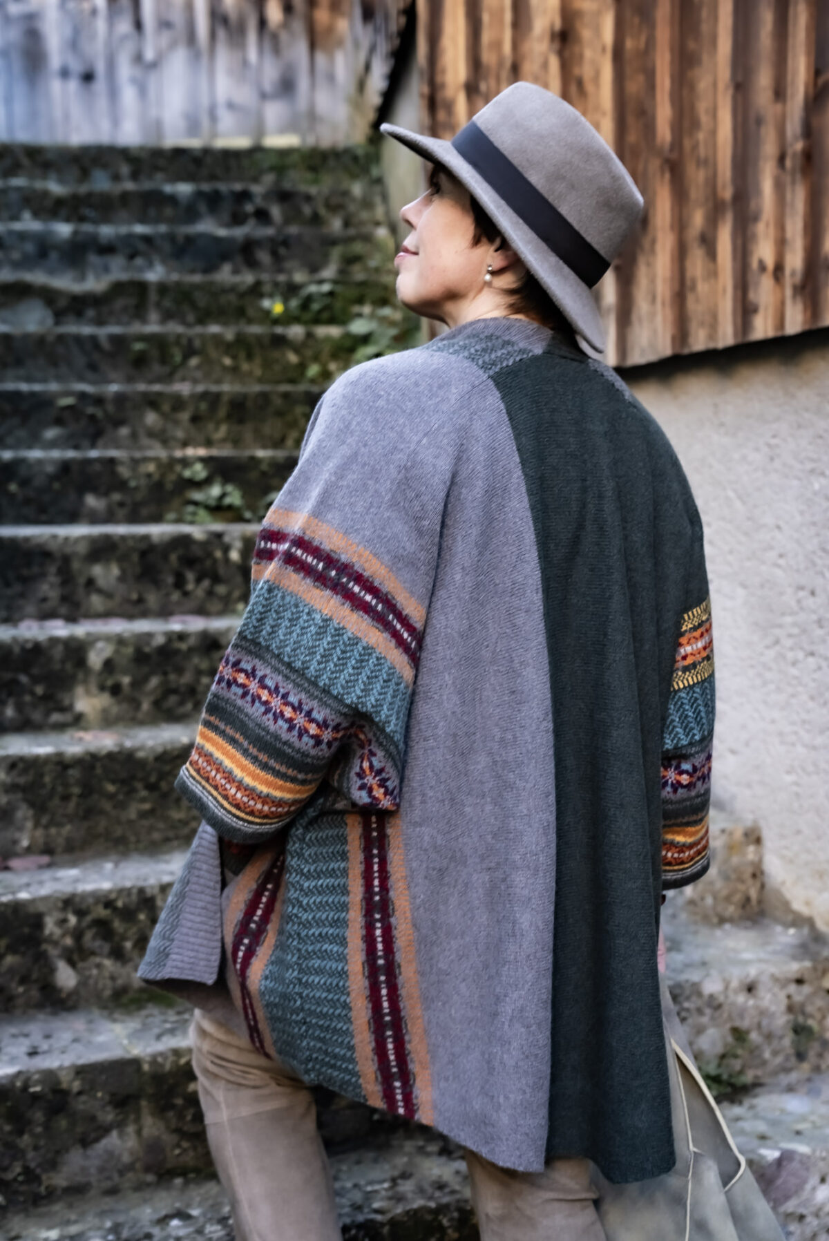 Strickponcho – Bild 3