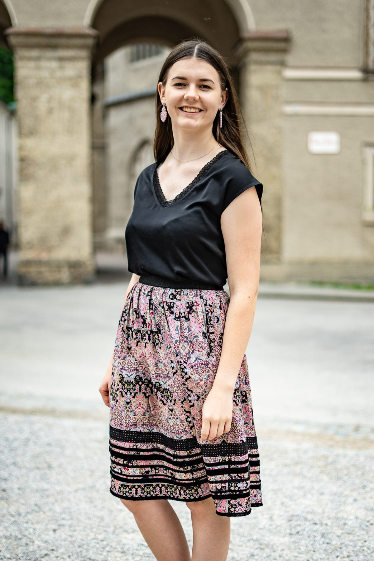 Damenshirt schwarz mit Spitze – Bild 2