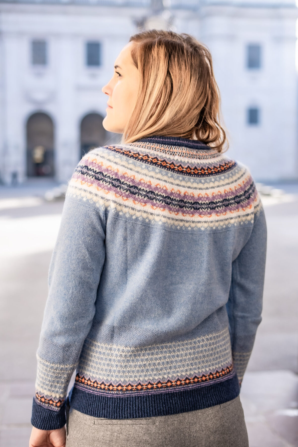 Strickpulli blau gemustert – Bild 2