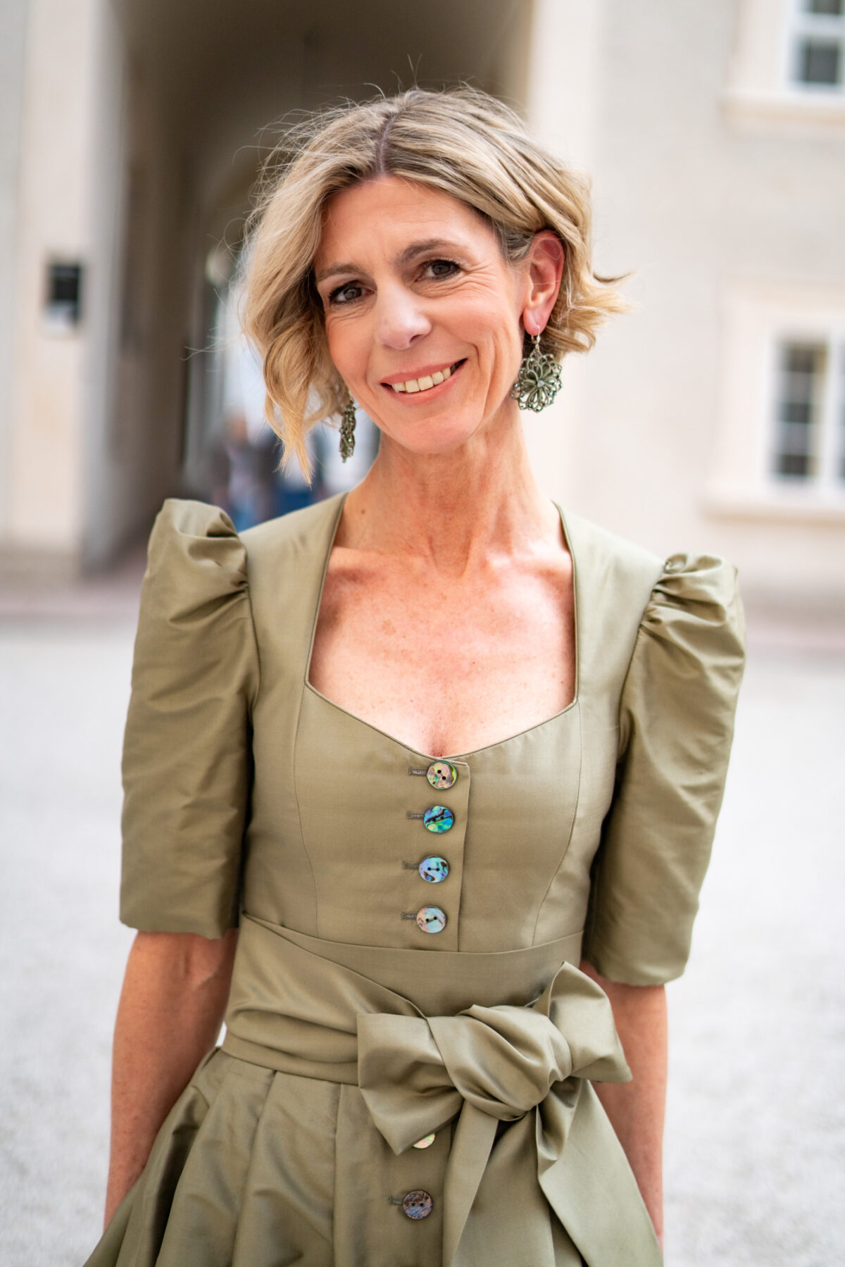 Seidenkleid mit Schärpe – Bild 3